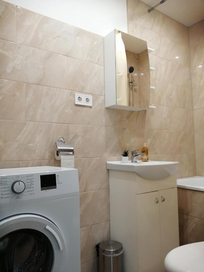 Apartamenti Miera Osta Liepāja Esterno foto